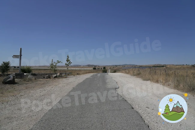 The road to Mitzpe Nechama Lookout campsite - PockeTravelGuide